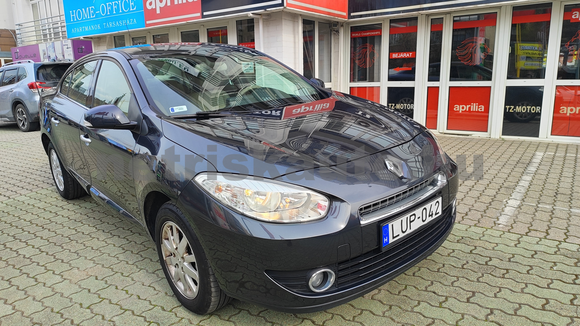 RENAULT Fluence 1.6 Privilege EURO5 személygépkocsi - 1598cm3 Benzin 121417 1/12