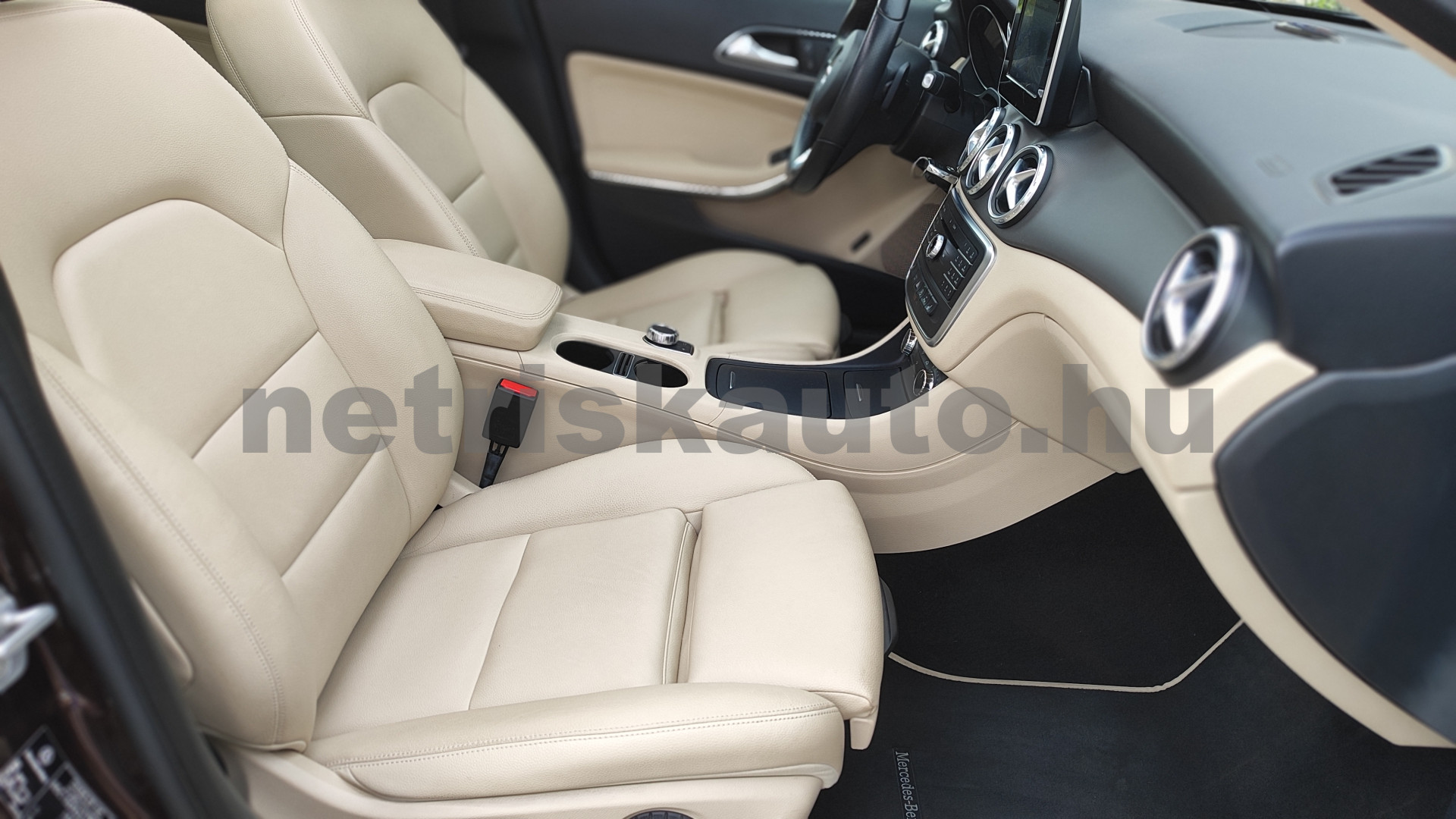 MERCEDES-BENZ GLA-osztály GLA 200 AMG Sport 7G-DCT személygépkocsi - 1595cm3 Benzin 121506 9/12