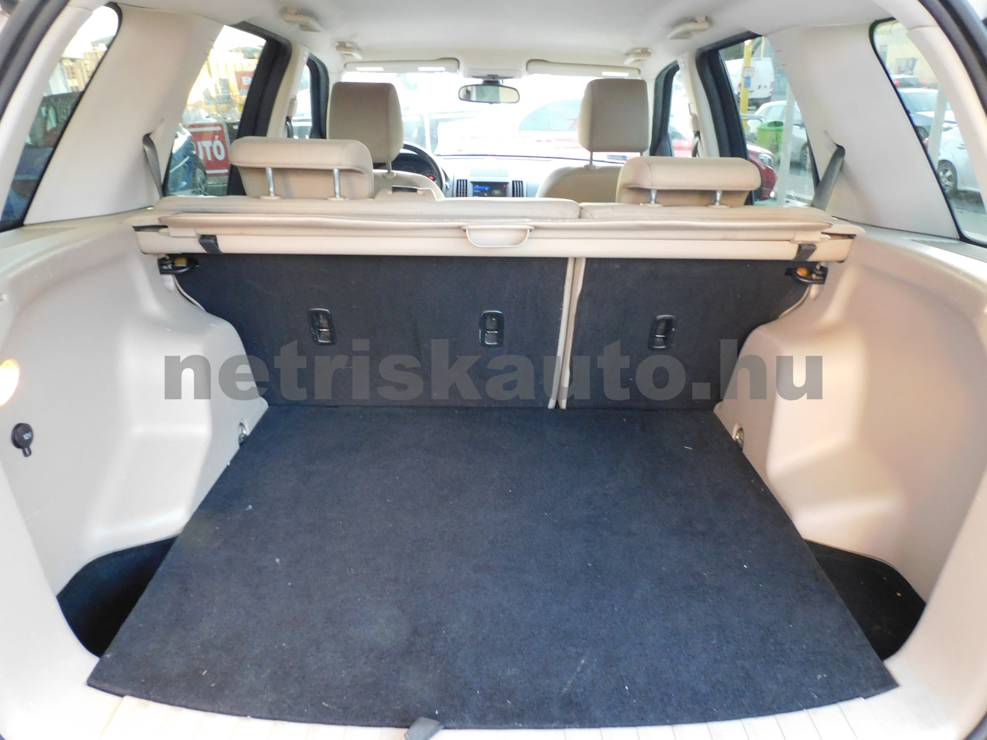 LAND ROVER Freelander 2.2 SD4 S Aut. személygépkocsi - 2179cm3 Diesel 121322 10/12