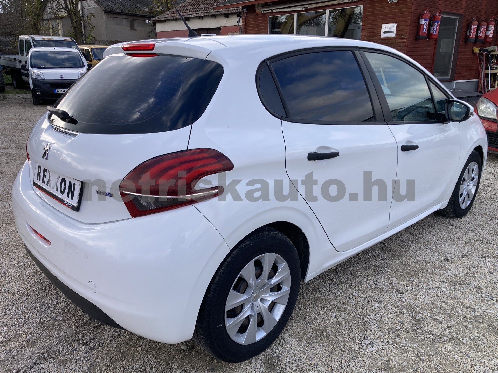 PEUGEOT 208 1.6 BlueHDi Van tehergépkocsi 3,5t össztömegig - 1560cm3 Diesel 121449 4/9