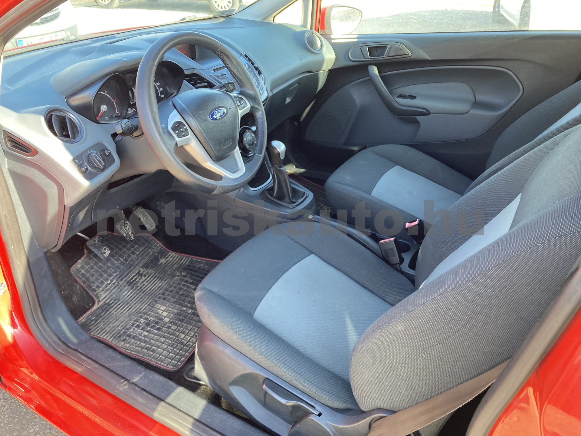 FORD Fiesta 1.4 TDCi Ambiente tehergépkocsi 3,5t össztömegig - 1399cm3 Diesel 121117 6/8