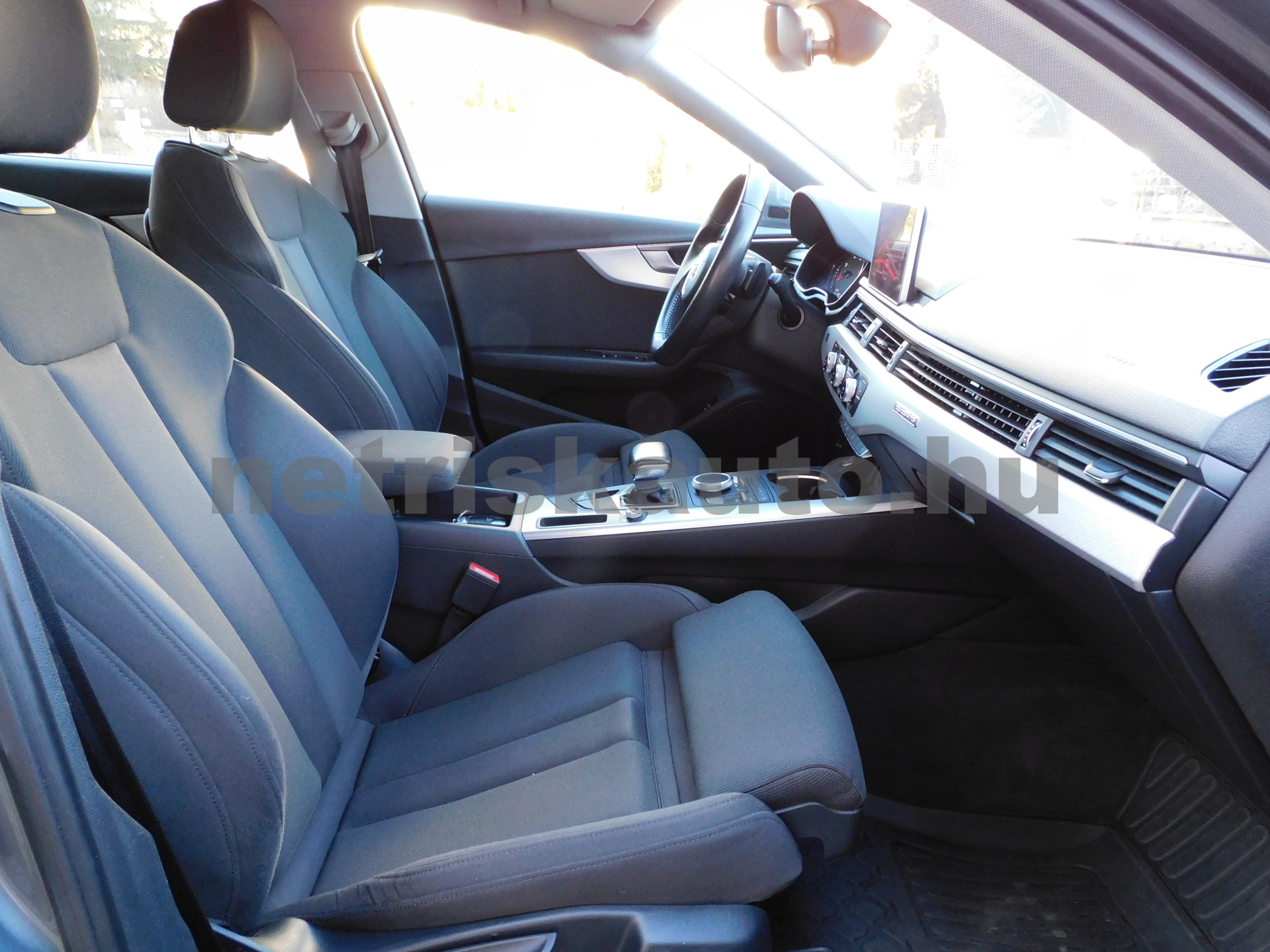 AUDI A4 40 TDI S line quattro S-tronic személygépkocsi - 1968cm3 Diesel 121040 8/12