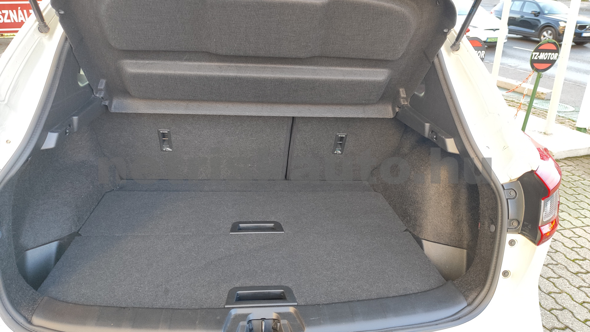 NISSAN Qashqai 1.7 dCi Tekna 4x4 Xtronic személygépkocsi - 1749cm3 Diesel 121338 11/12