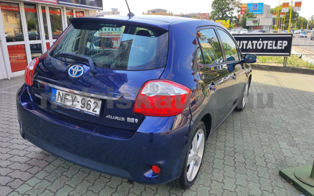 TOYOTA Auris 1.8 HSD Sol Navi Aut. személygépkocsi - 1798cm3 Hybrid 121524 12/12