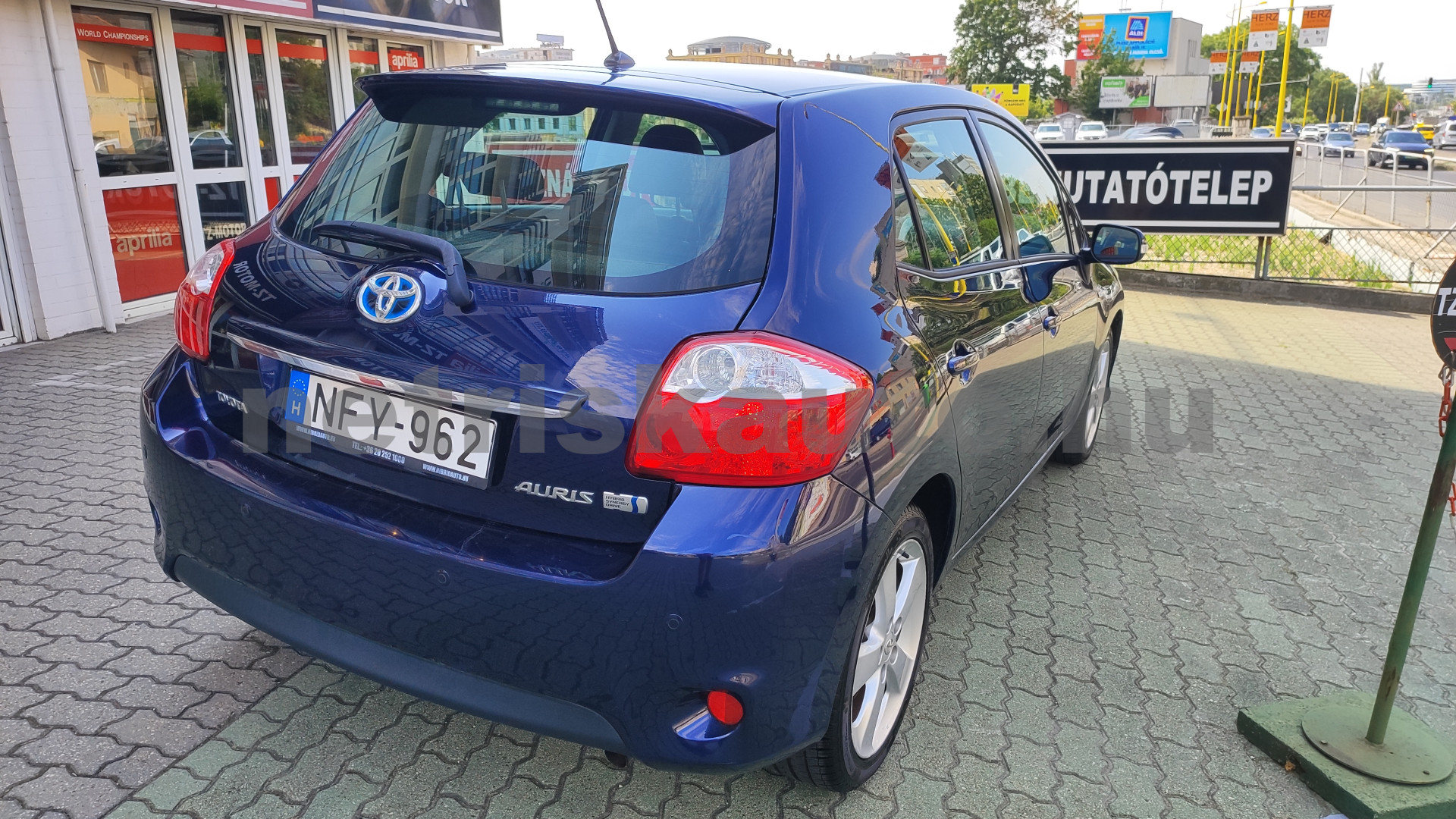 TOYOTA Auris 1.8 HSD Sol Navi Aut. személygépkocsi - 1798cm3 Hybrid 121524 12/12