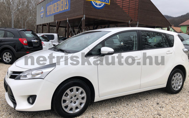 TOYOTA Corolla Verso/Verso 1.6 D-4D Active személygépkocsi - 1598cm3 Diesel 119938 2/12