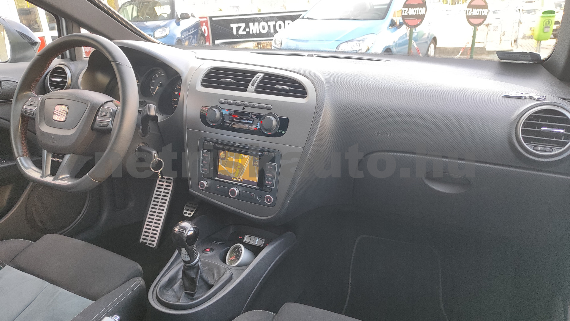 SEAT Leon 2.0 TFSI Cupra R személygépkocsi - 1984cm3 Benzin 121495 8/12