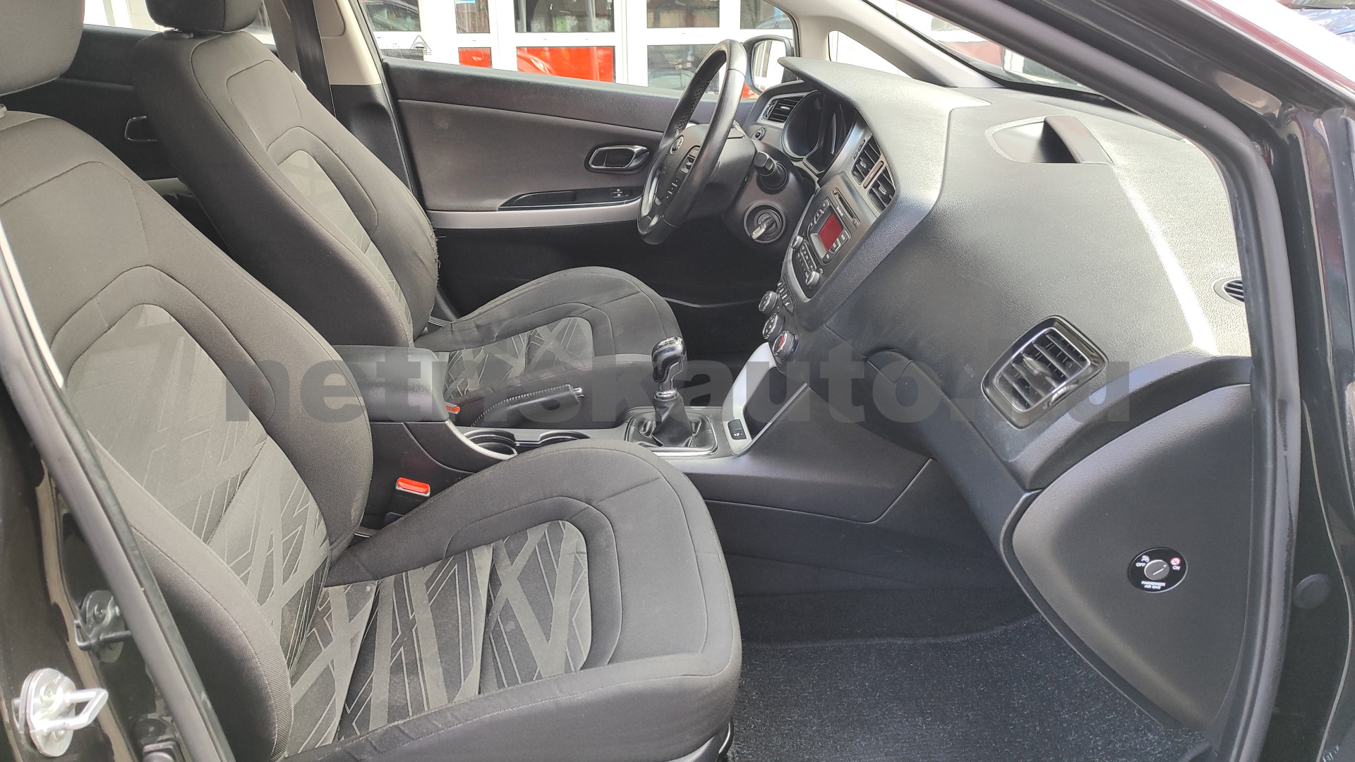 KIA Cee'd 1.4 CRDI EX személygépkocsi - 1396cm3 Diesel 121299 8/12