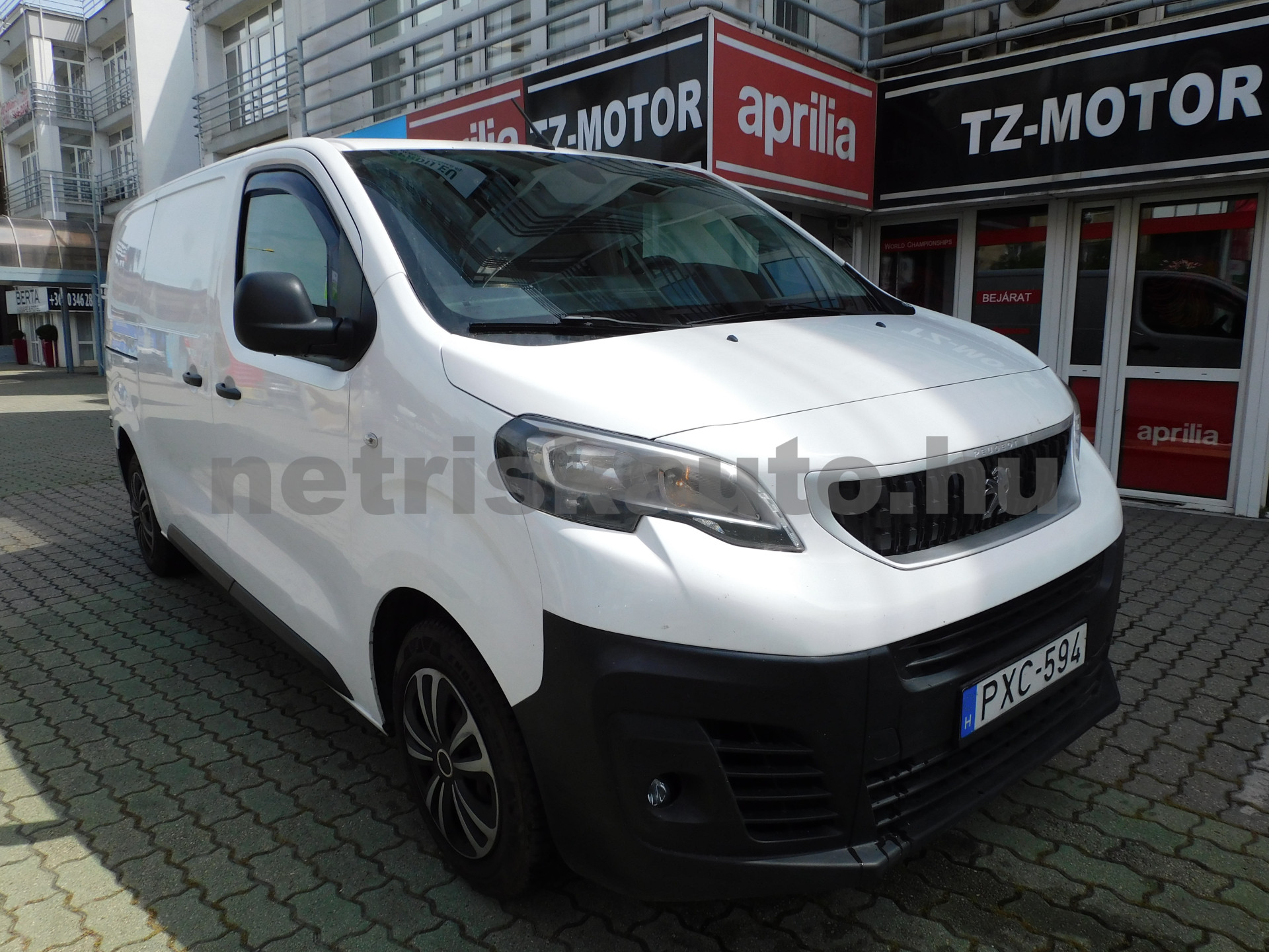 PEUGEOT Expert 2.0 BlueHDi L2 (3sz) Premium tehergépkocsi 3,5t össztömegig - 1997cm3 Diesel 121292 2/12