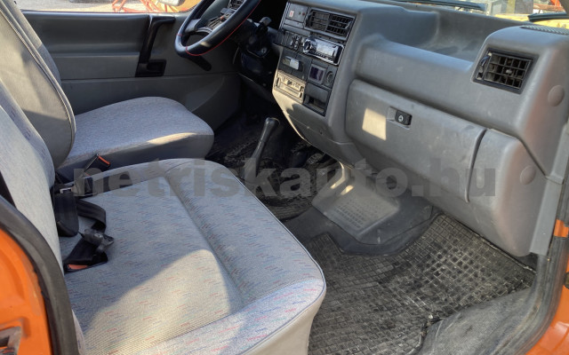 VW Transporter 2.4 70M 1F2 F tehergépkocsi 3,5t össztömegig - 2370cm3 Diesel 121389 8/9