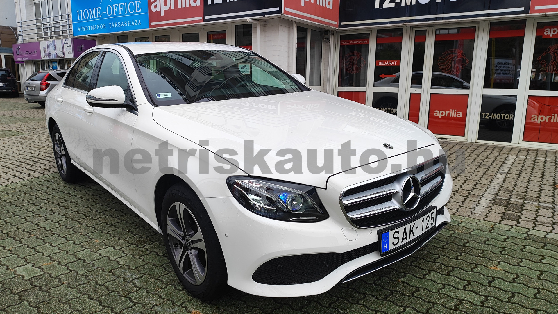 MERCEDES-BENZ E-osztály E 200 4Matic 9G-TRONIC EQ Boost személygépkocsi - 1991cm3 Hybrid 121274 2/12