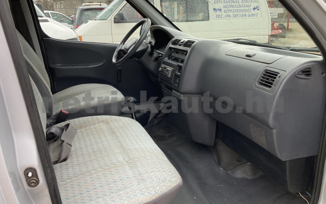 TOYOTA Hi-Ace 2.4 TD 4x4 Panel Van tehergépkocsi 3,5t össztömegig - 2446cm3 Diesel 121333 7/10