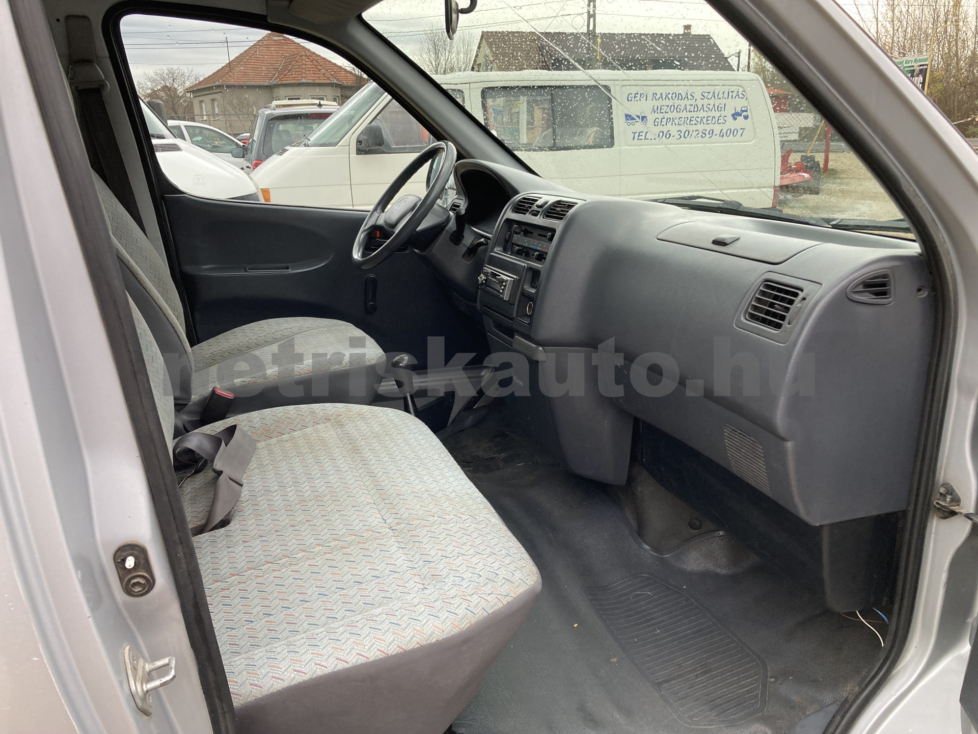 TOYOTA Hi-Ace 2.4 TD 4x4 Panel Van tehergépkocsi 3,5t össztömegig - 2446cm3 Diesel 121333 7/10