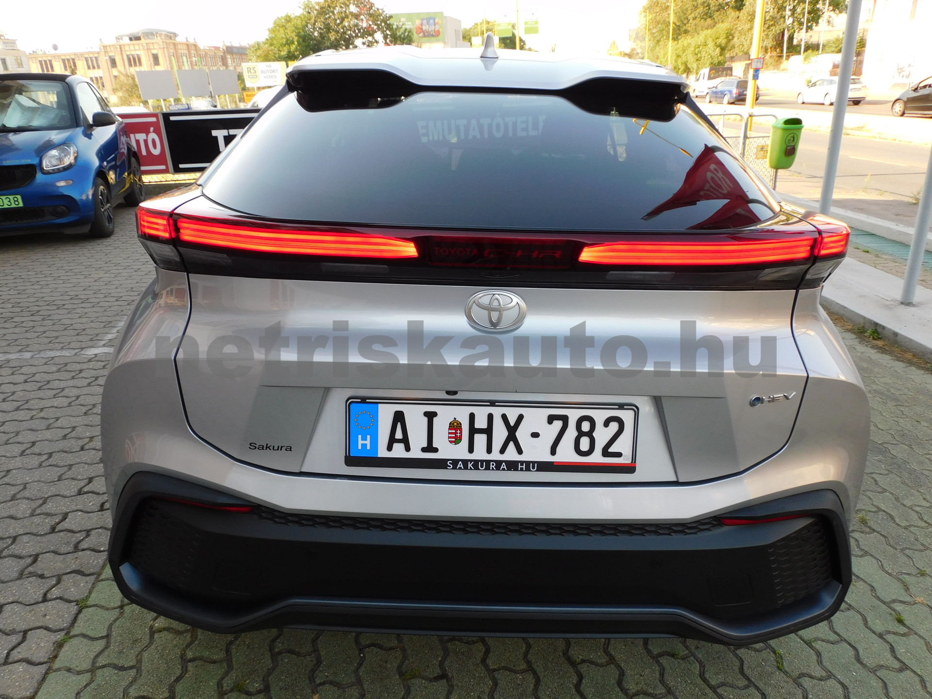 TOYOTA C-HR 1.8 Hybrid Style e-CVT személygépkocsi - 1798cm3 Hybrid 121244 4/12