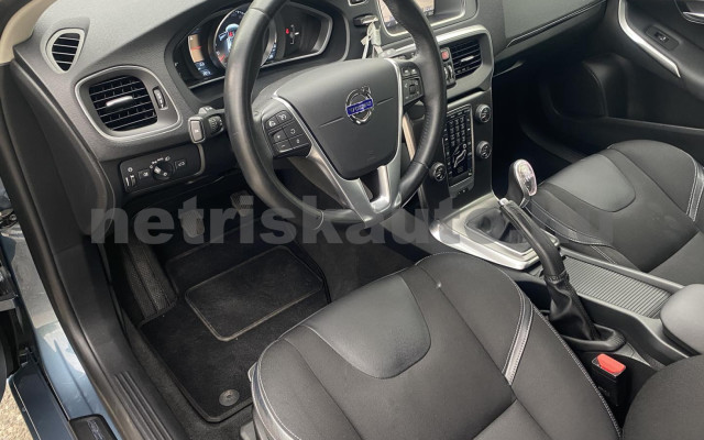 VOLVO V40 2.0 D [D3] Momentum személygépkocsi - 1984cm3 Diesel 120168 11/45