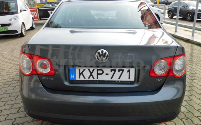 VW Jetta 1.9 PD TDI Trendline személygépkocsi - 1896cm3 Diesel 120458 12/12