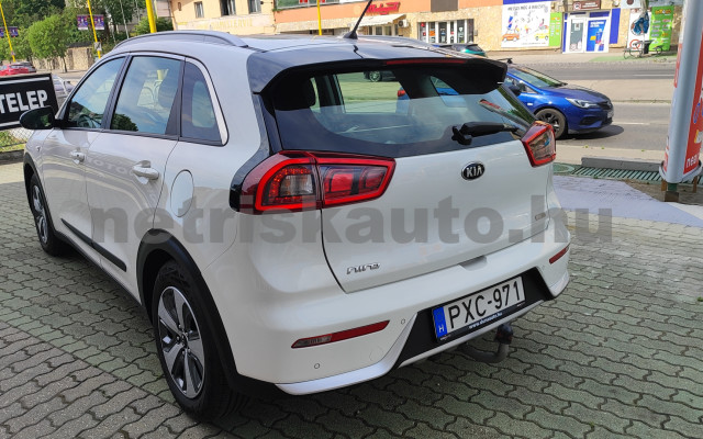 KIA Niro 1.6 GDI LX DCT személygépkocsi - 1580cm3 Hybrid 121487 2/12