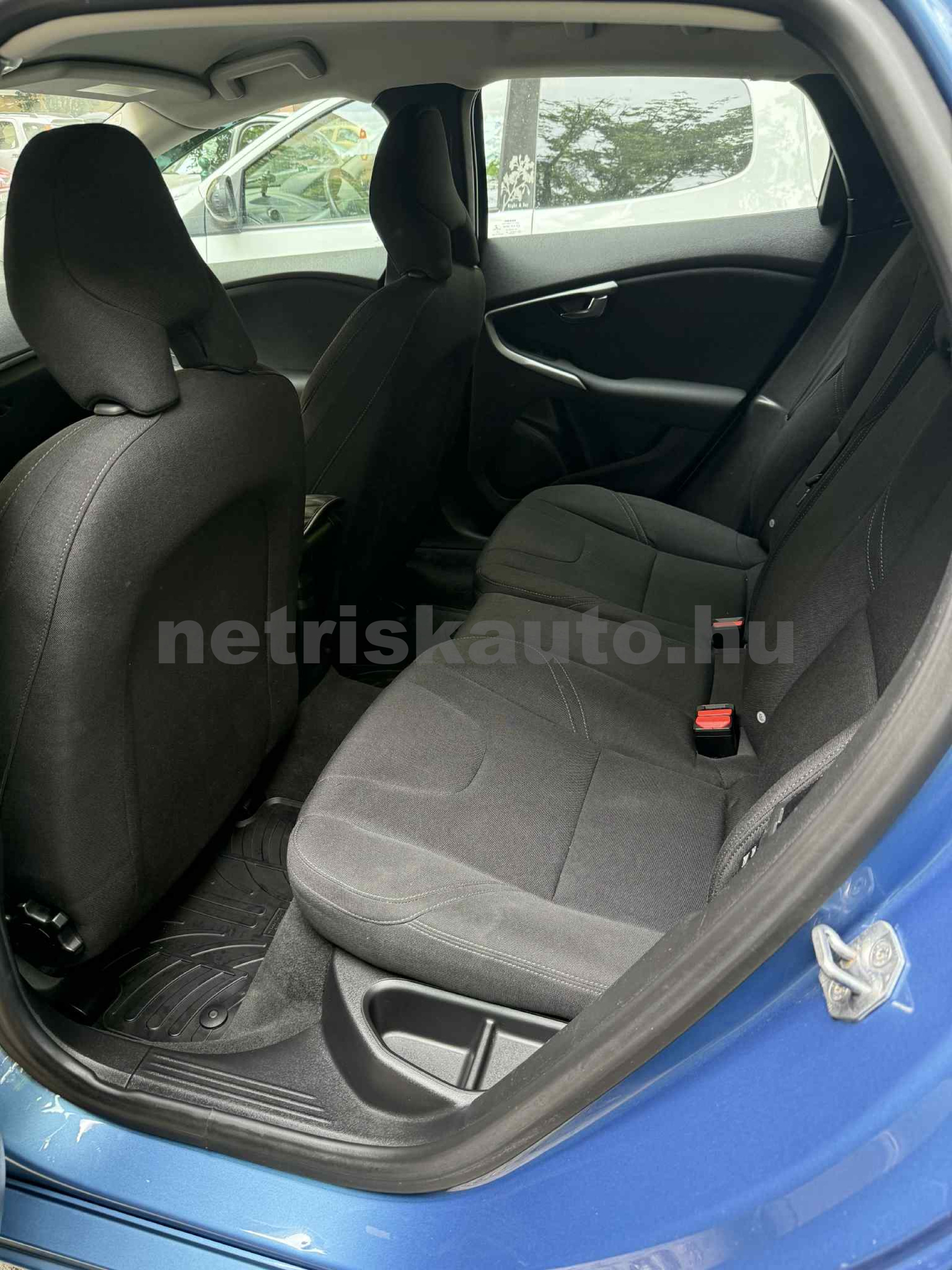 VOLVO V40 1.6 D [D2] Ocean Race Powershift személygépkocsi - 1560cm3 Diesel 121230 8/8