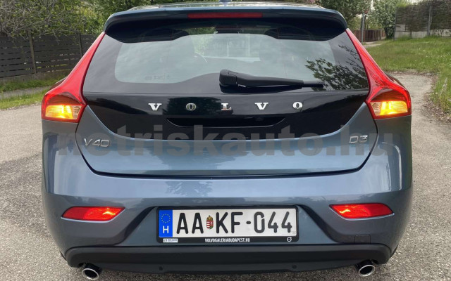 VOLVO V40 2.0 D [D3] Momentum személygépkocsi - 1984cm3 Diesel 120168 9/45