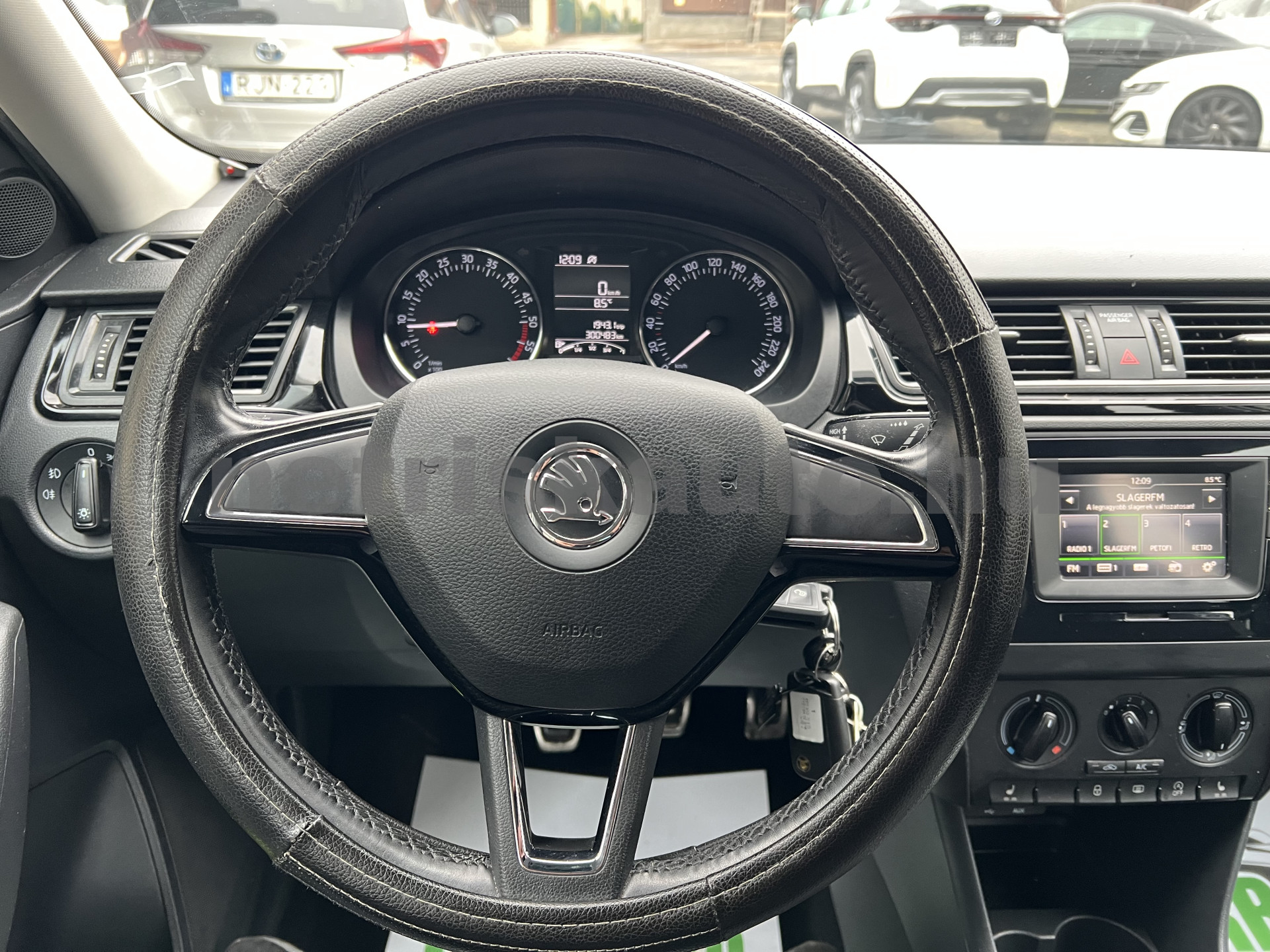 SKODA Rapid 1.6 CR TDI Ambition személygépkocsi - 1598cm3 Diesel 121332 8/12