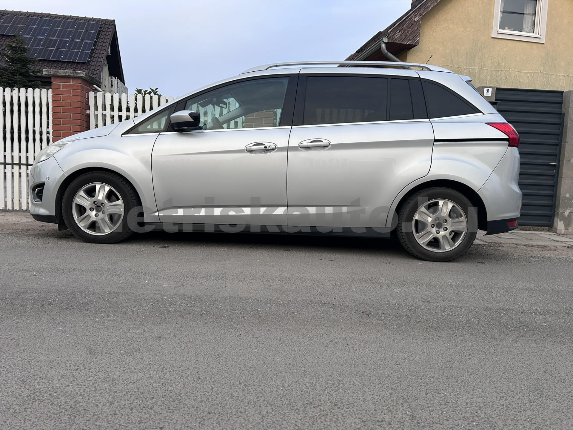 FORD C-Max 2.0 TDCi Titanium Powershift személygépkocsi - 1997cm3 Diesel 121364 10/11