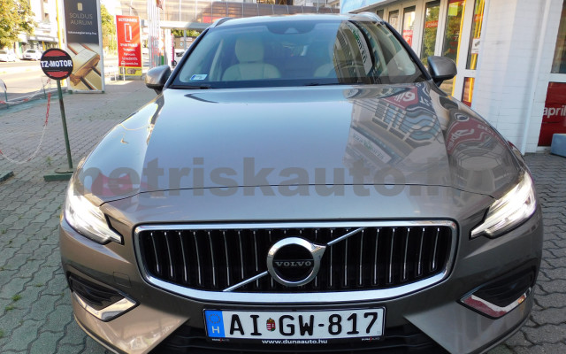 VOLVO V60 2.0 [B4] MHEV Ultimate Bright DCT személygépkocsi - 1969cm3 Hybrid 121241 4/12