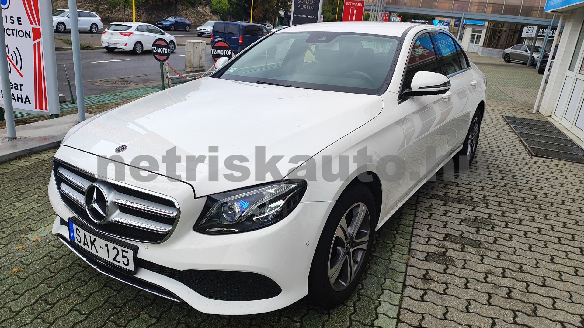 MERCEDES-BENZ E-osztály E 200 4Matic 9G-TRONIC EQ Boost személygépkocsi - 1991cm3 Hybrid 121274 1/12