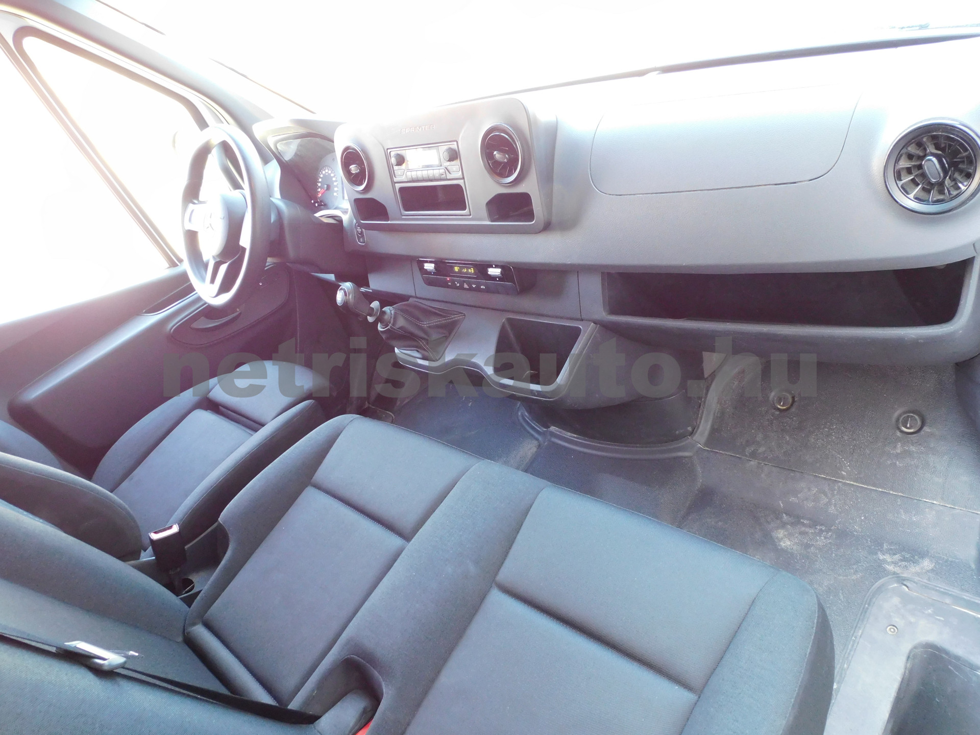 MERCEDES-BENZ Sprinter 317 CDI 907.131.13 tehergépkocsi 3,5t össztömegig - 1950cm3 Diesel 121200 9/12