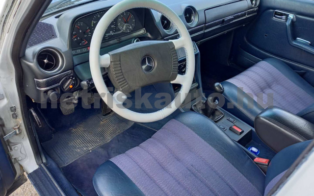 MERCEDES-BENZ W123 személygépkocsi - 1988cm3 Diesel 120072 11/43