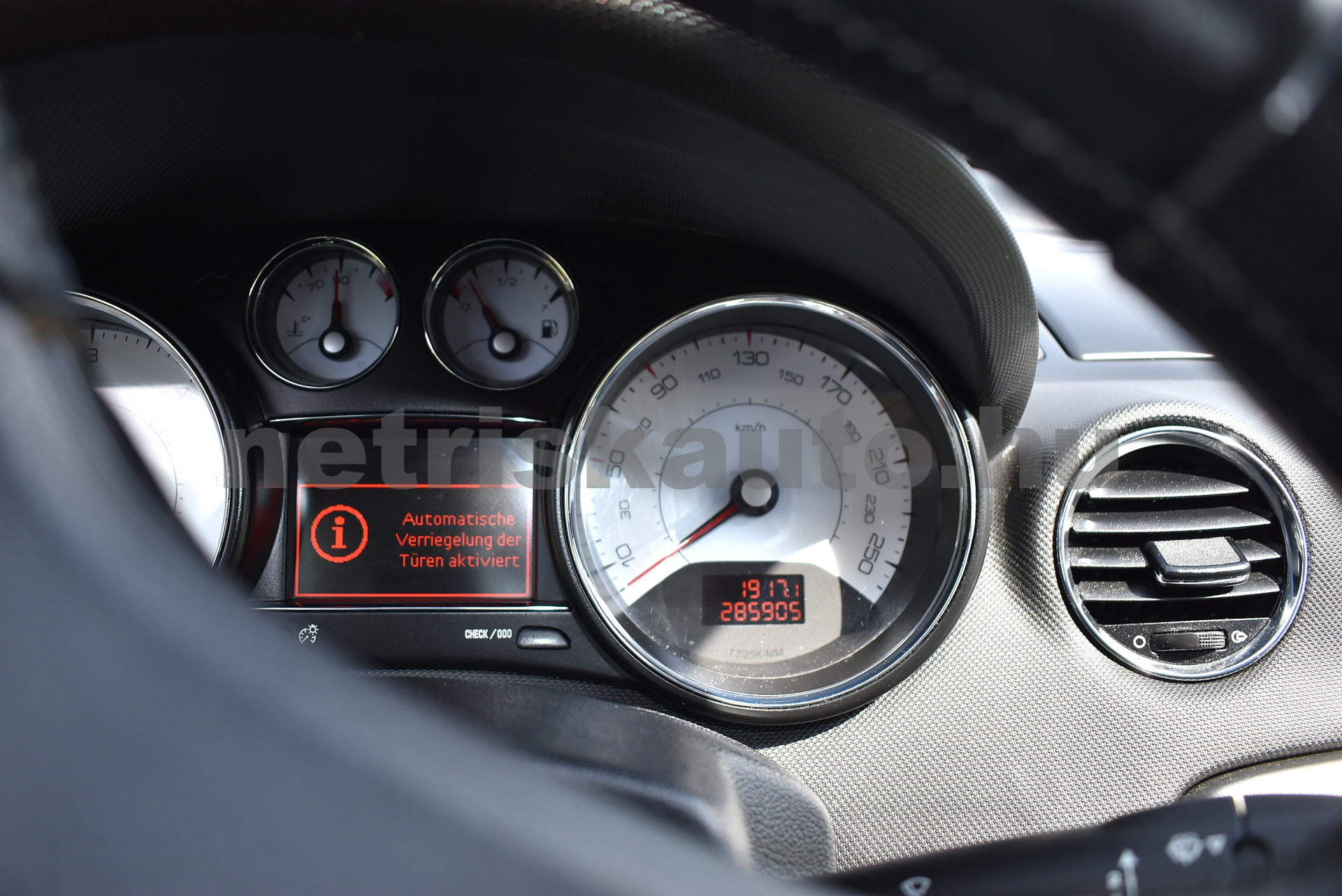 PEUGEOT 308 1.6 e-HDi Access személygépkocsi - 1560cm3 Diesel 121258 2/11