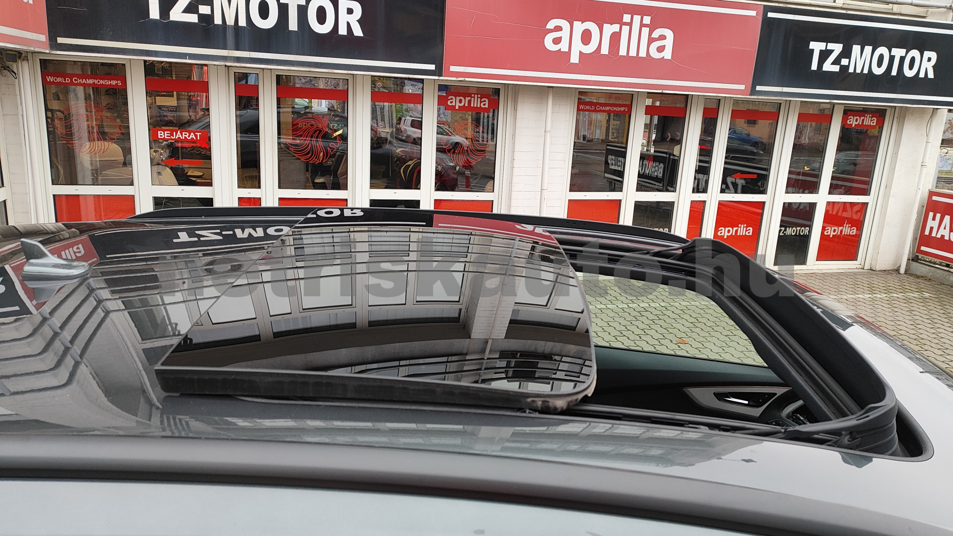 AUDI Q8 55 TFSI quattro tiptronic személygépkocsi - 2995cm3 Hybrid 121360 7/12