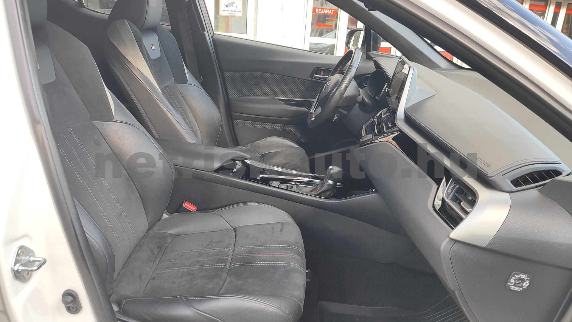TOYOTA C-HR 2.0 Hybrid GR Sport e-CVT személygépkocsi - 1987cm3 Hybrid 121532 8/12