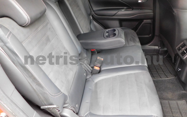 MITSUBISHI Outlander 2.0 MIVEC Instyle CVT (7 sz.) személygépkocsi - 1998cm3 Benzin 119948 11/12