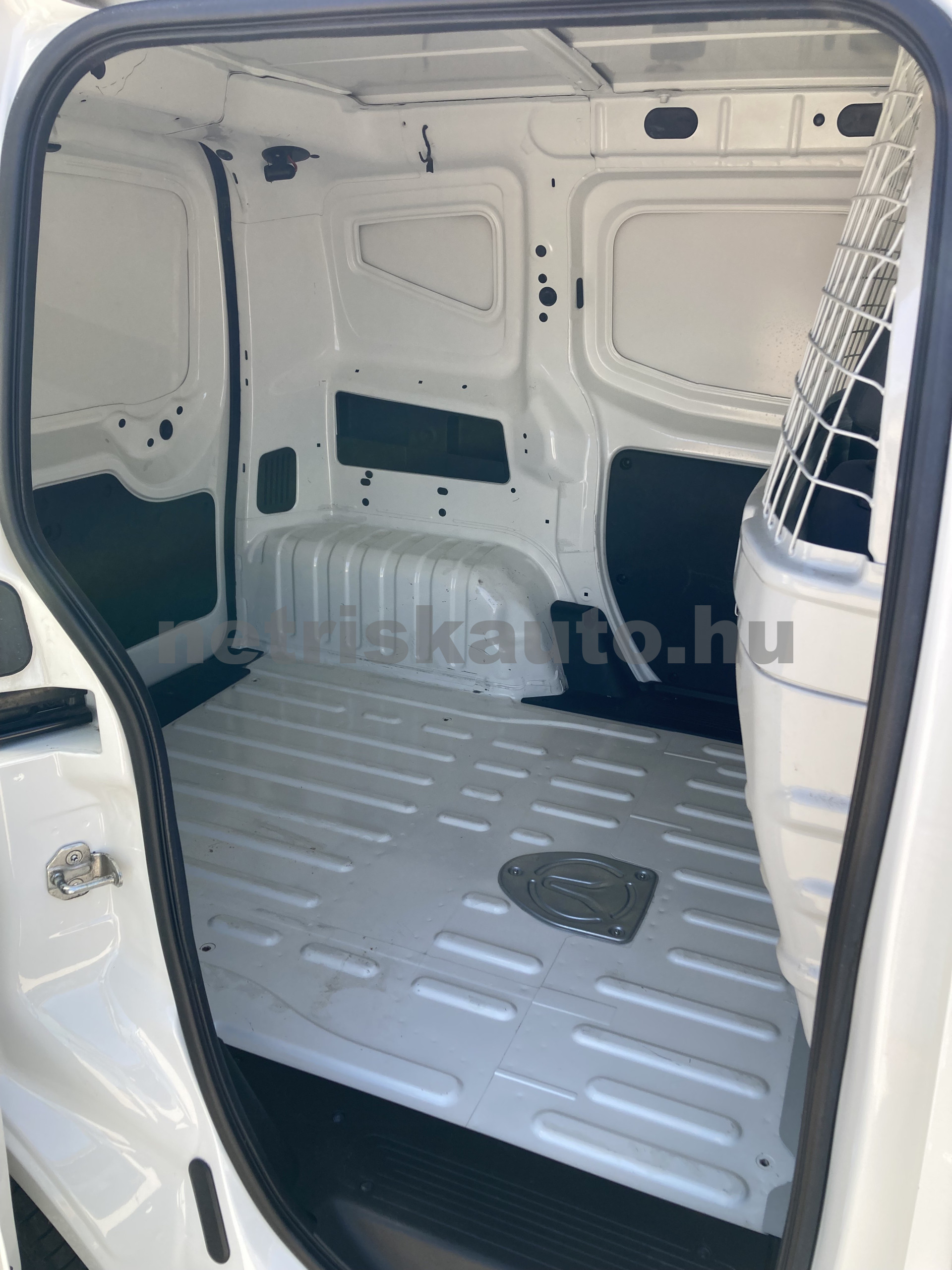 PEUGEOT Bipper 1.3 HDi Access E5+ tehergépkocsi 3,5t össztömegig - 1248cm3 Diesel 121558 9/9