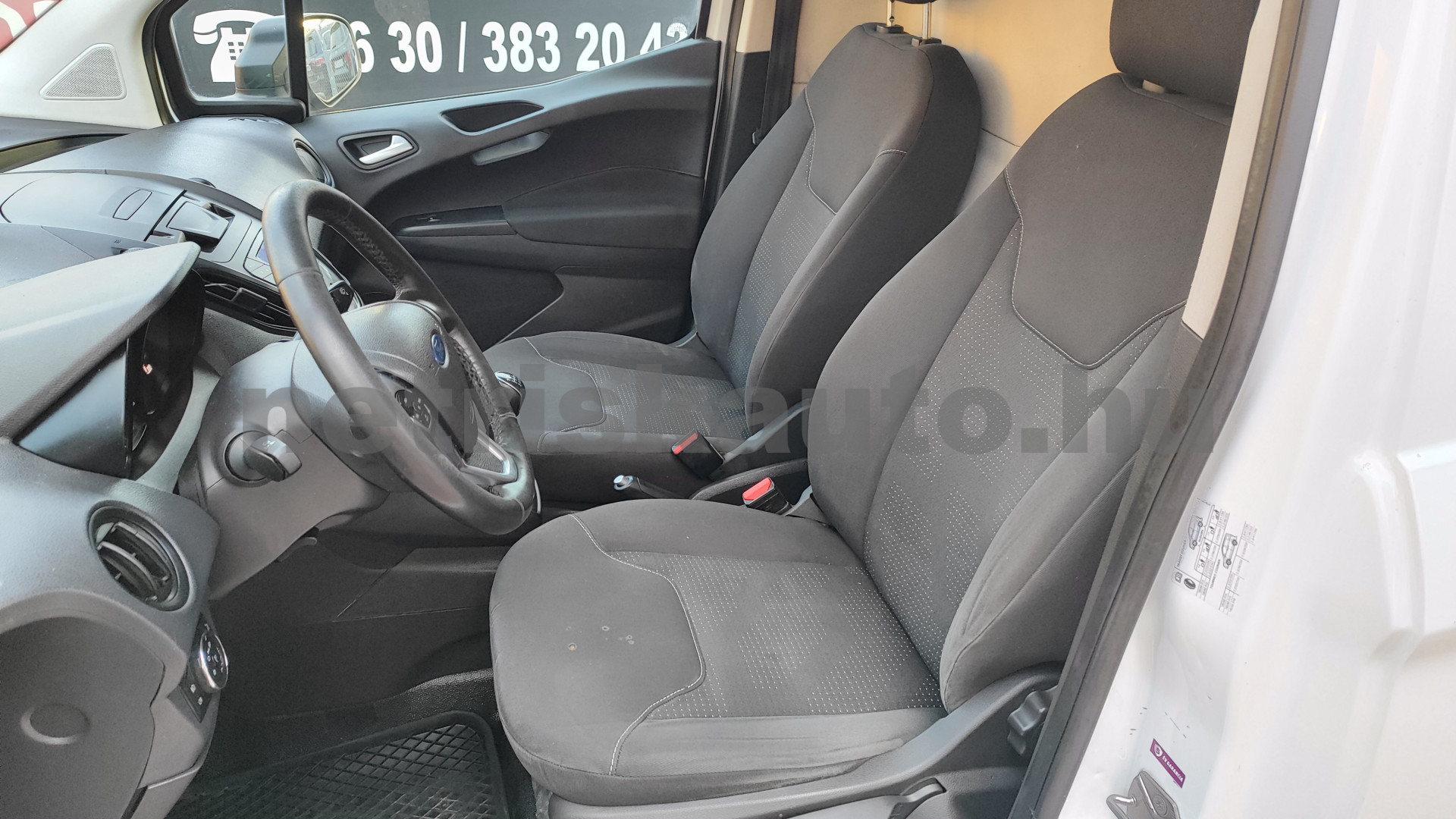 FORD Courier 1.5 TDCi Transit Trend S&S tehergépkocsi 3,5t össztömegig - 1498cm3 Diesel 121448 5/12