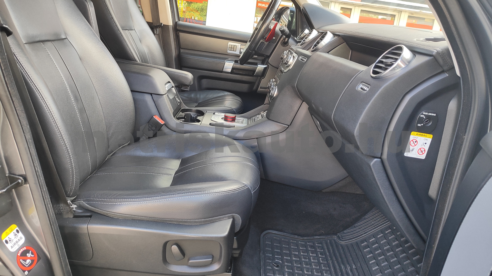 LAND ROVER Discovery 3.0 SDV6 HSE Aut. [7 személy] személygépkocsi - 2993cm3 Diesel 121499 9/12