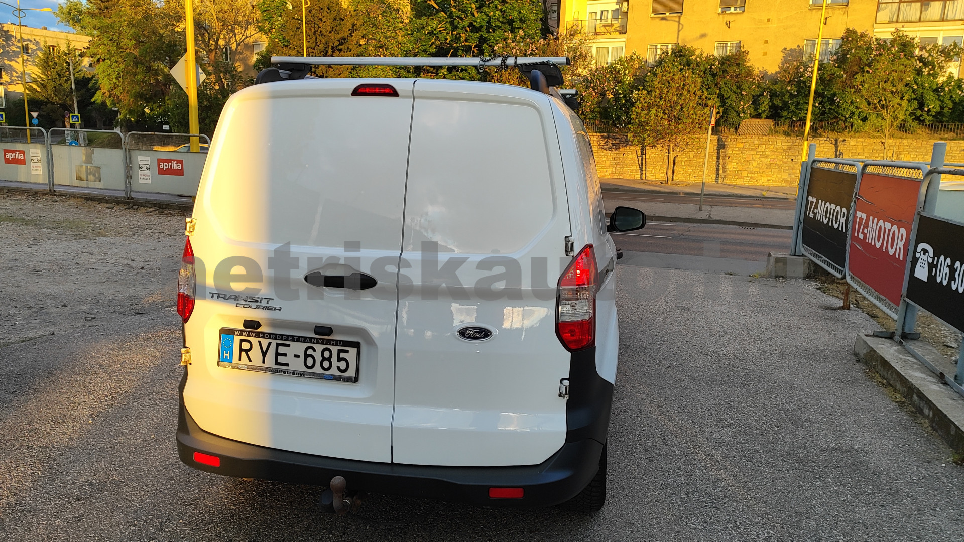 FORD Courier 1.5 TDCi Transit Trend S&S tehergépkocsi 3,5t össztömegig - 1498cm3 Diesel 121448 4/12