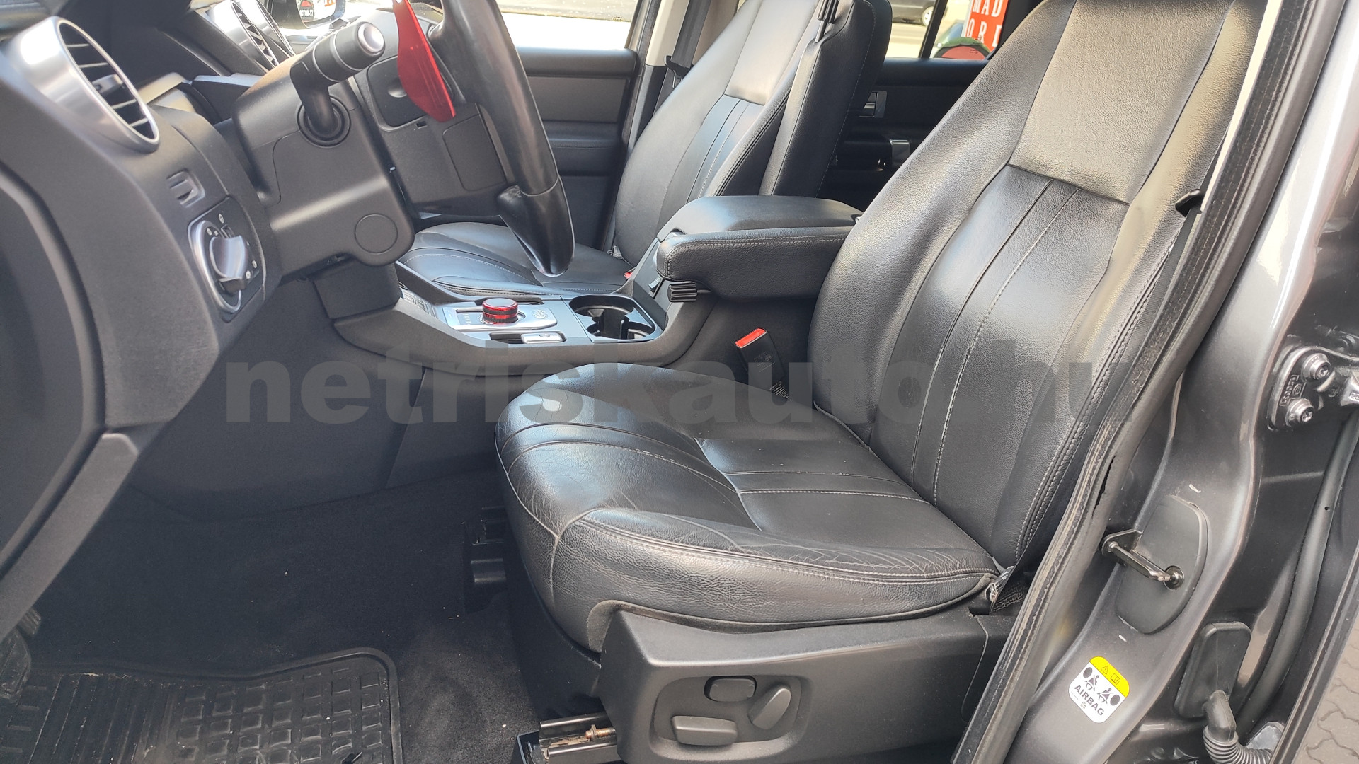 LAND ROVER Discovery 3.0 SDV6 HSE Aut. [7 személy] személygépkocsi - 2993cm3 Diesel 121499 5/12