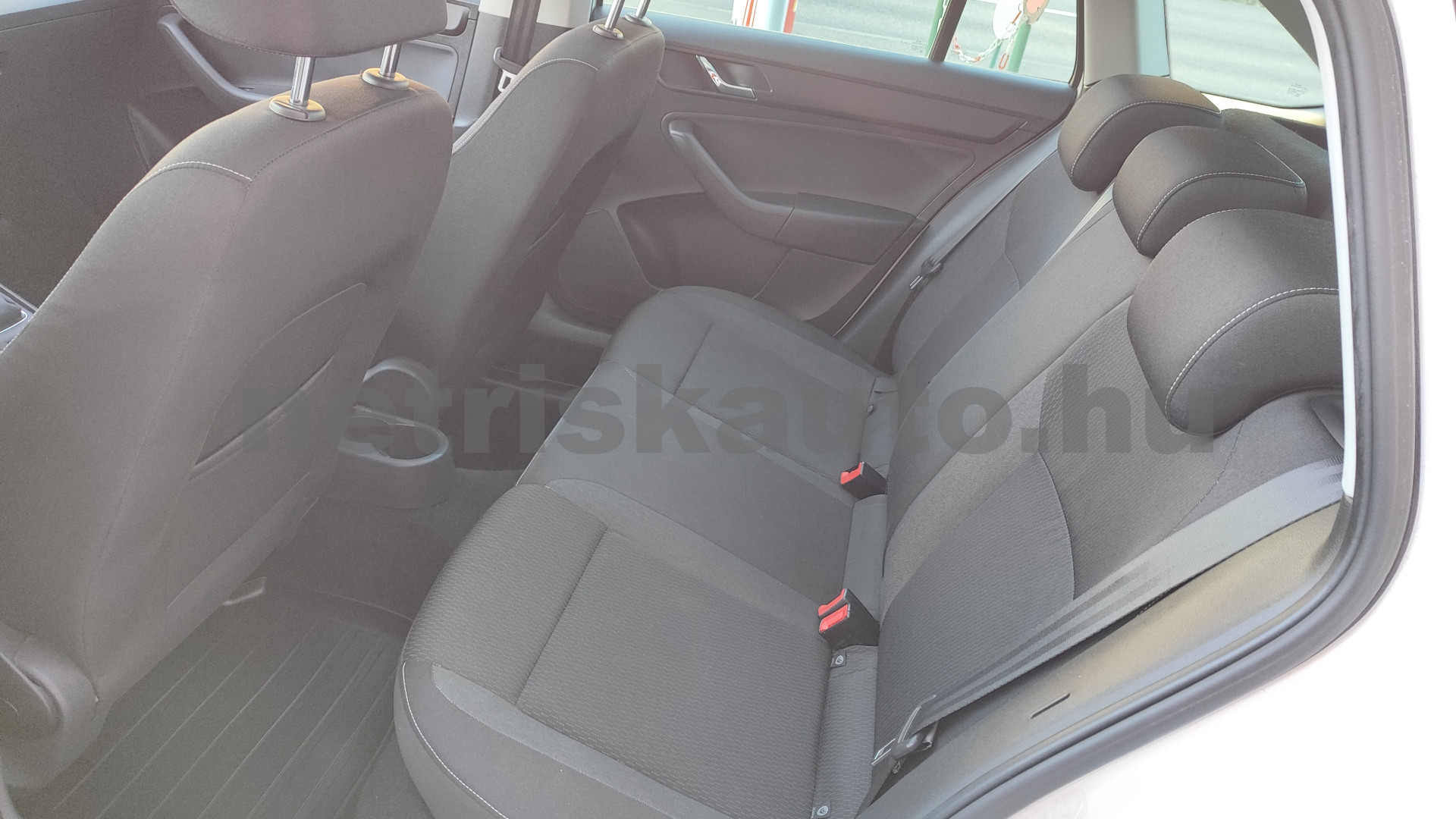 SKODA Rapid 1.2 TSI Ambition személygépkocsi - 1197cm3 Benzin 121305 9/12