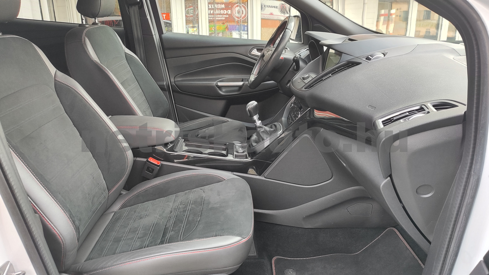 FORD Kuga 2.0 TDCi ST-Line AWD személygépkocsi - 1997cm3 Diesel 121421 9/12