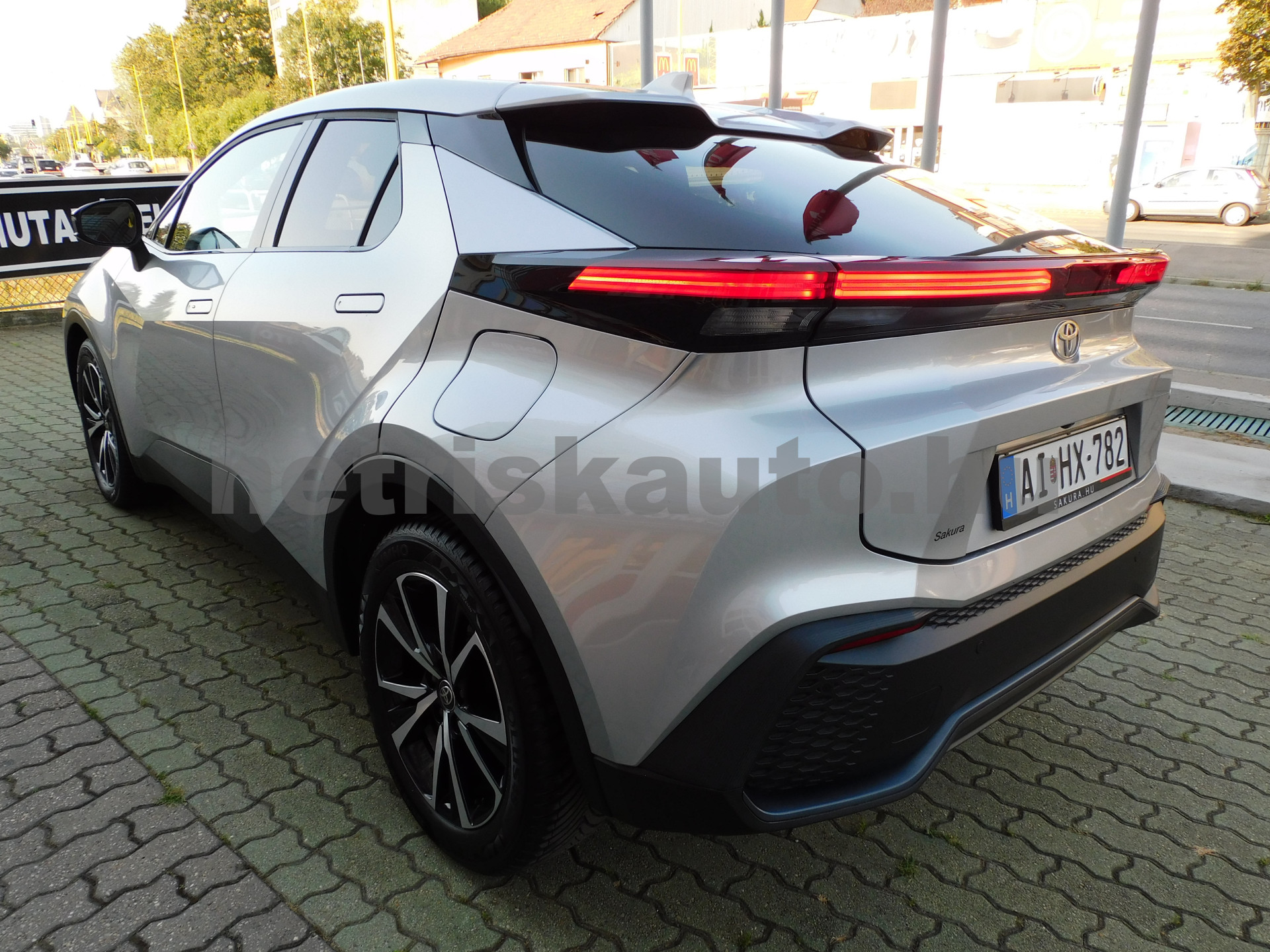 TOYOTA C-HR 1.8 Hybrid Style e-CVT személygépkocsi - 1798cm3 Hybrid 121244 2/12