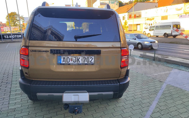 TOYOTA Land Cruiser 2.8 D-4D First Edition Aut. [7sz] személygépkocsi - 2754cm3 Diesel 121601 4/12