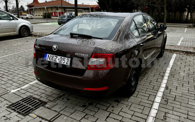 SKODA Octavia 1.6 CR TDI Style személygépkocsi - 1598cm3 Diesel 121391 4/8