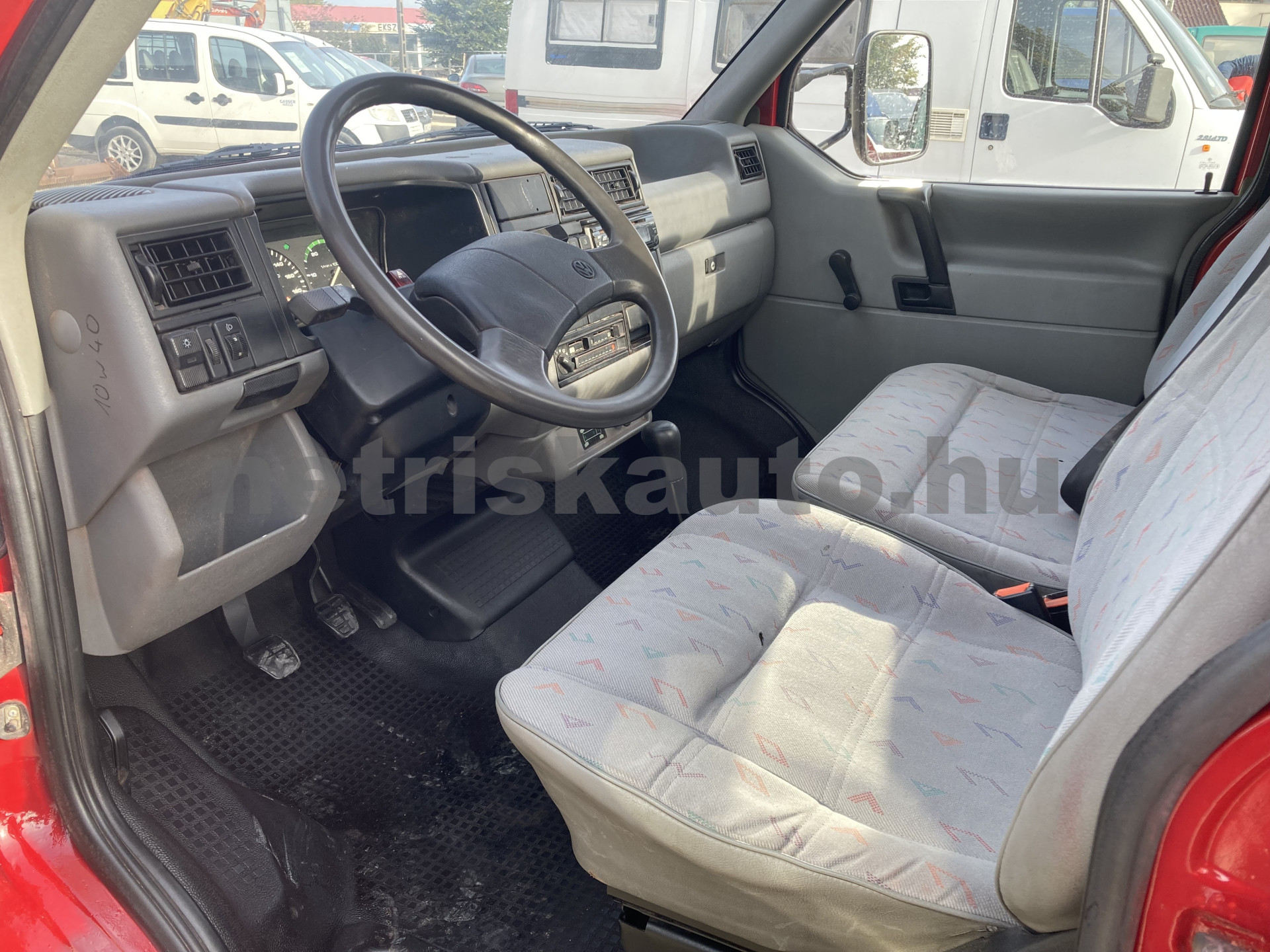 VW Transporter 2.4 70E 1F5 F tehergépkocsi 3,5t össztömegig - 2370cm3 Diesel 121621 7/8