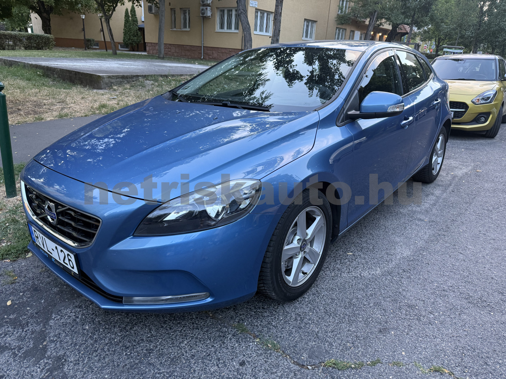 VOLVO V40 1.6 D [D2] Ocean Race Powershift személygépkocsi - 1560cm3 Diesel 121230 1/8