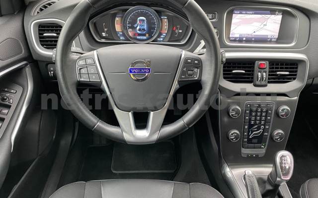 VOLVO V40 2.0 D [D3] Momentum személygépkocsi - 1984cm3 Diesel 120168 10/45