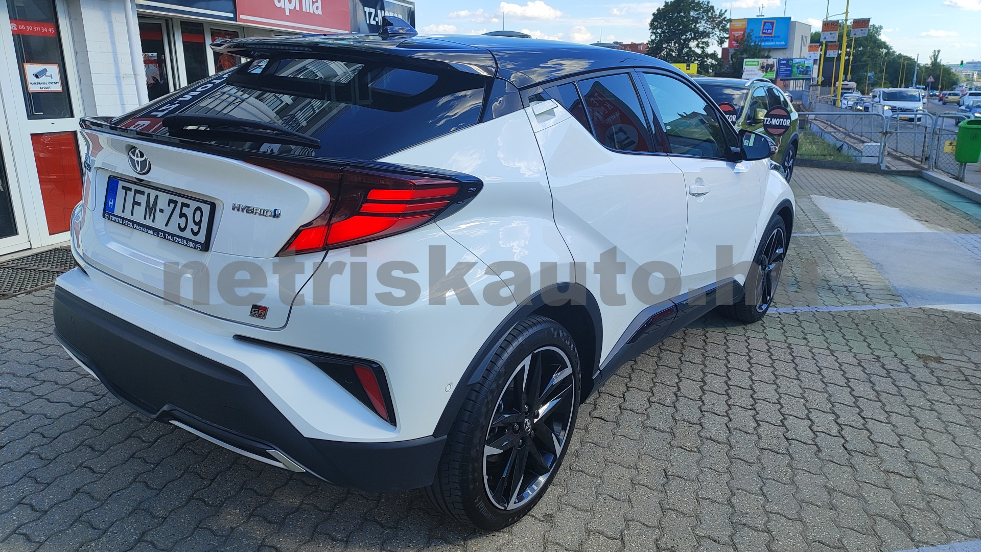 TOYOTA C-HR 2.0 Hybrid GR Sport e-CVT személygépkocsi - 1987cm3 Hybrid 121532 12/12