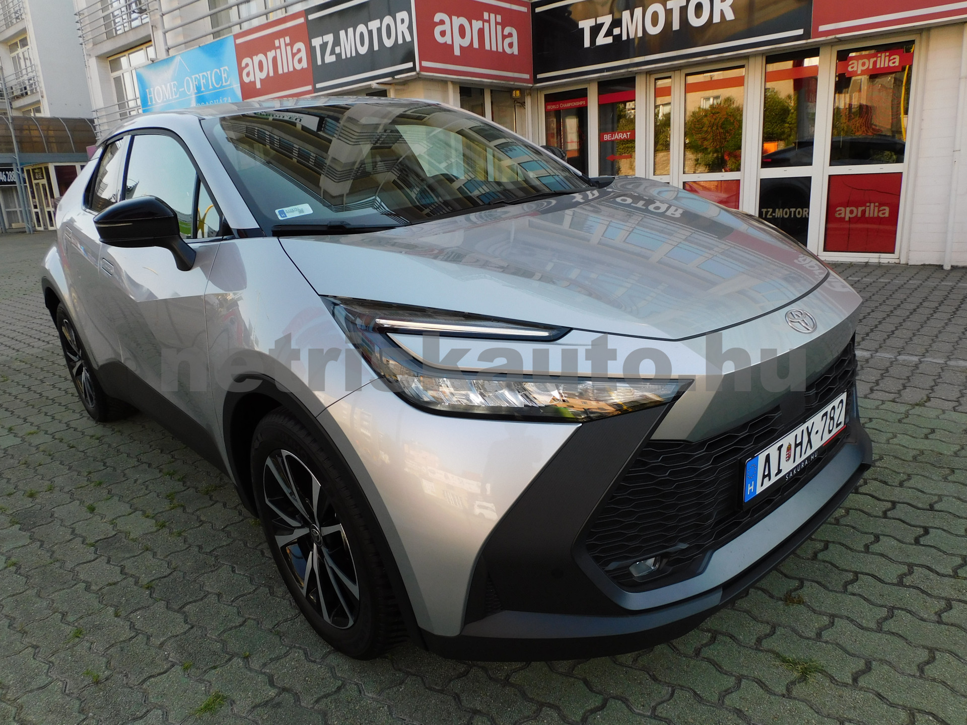 TOYOTA C-HR 1.8 Hybrid Style e-CVT személygépkocsi - 1798cm3 Hybrid 121244 1/12