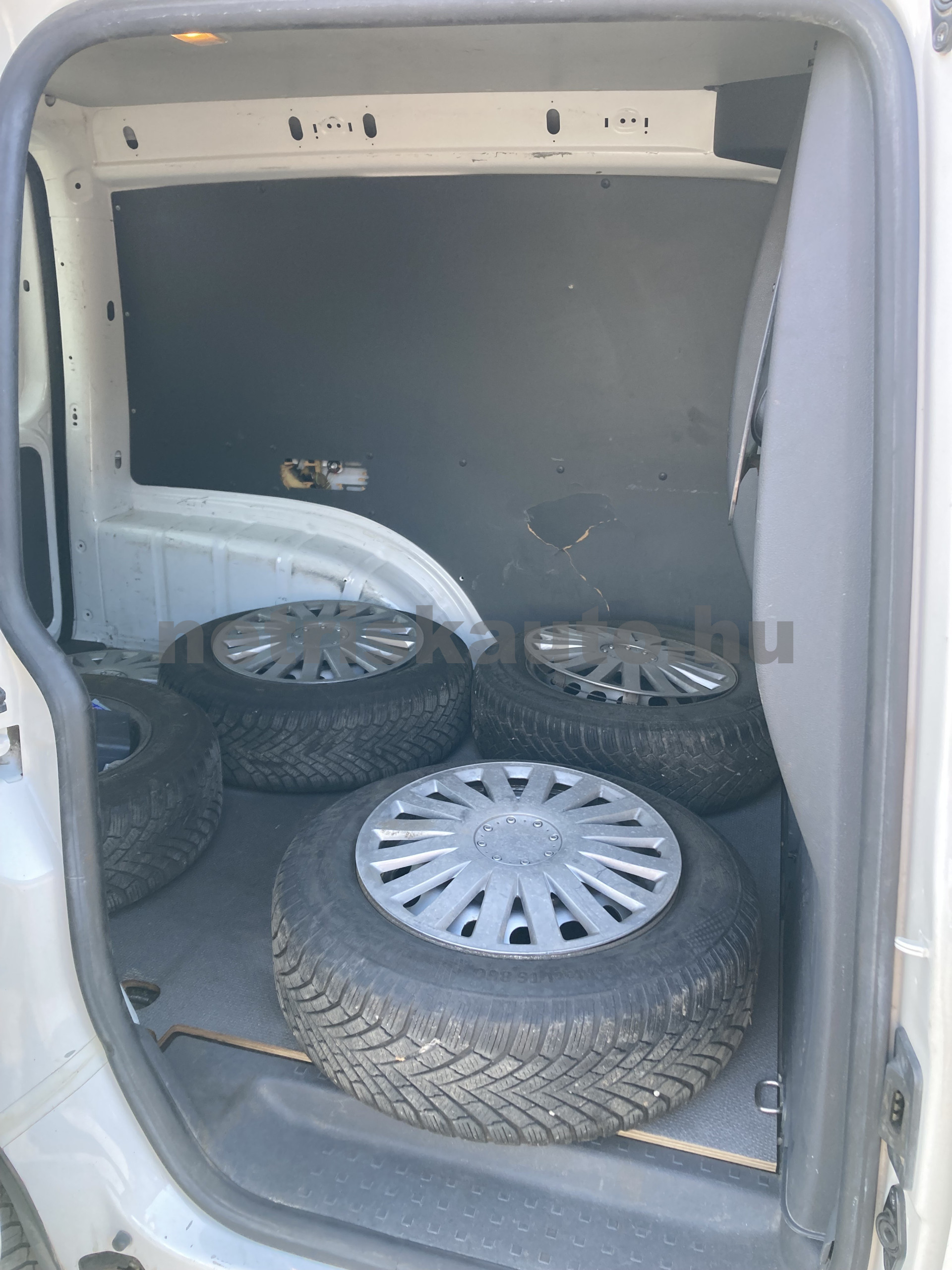 VW Caddy 1.6 CR TDI tehergépkocsi 3,5t össztömegig - 1598cm3 Diesel 121296 7/9