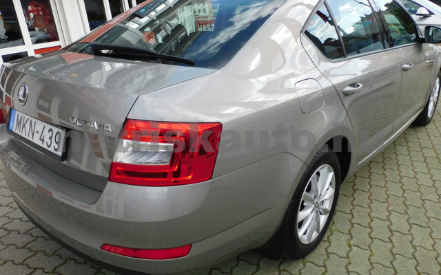 SKODA Octavia 1.4 TSI Elegance személygépkocsi - 1395cm3 Benzin 120188 4/12